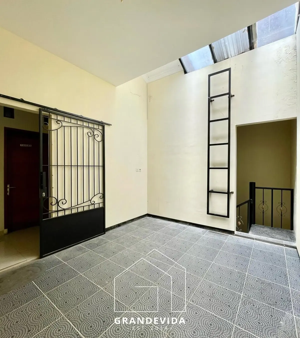 Rumah dijual di Tebet Jakarta Selatan - Rumah Dijual di Tebet (tampak samping)