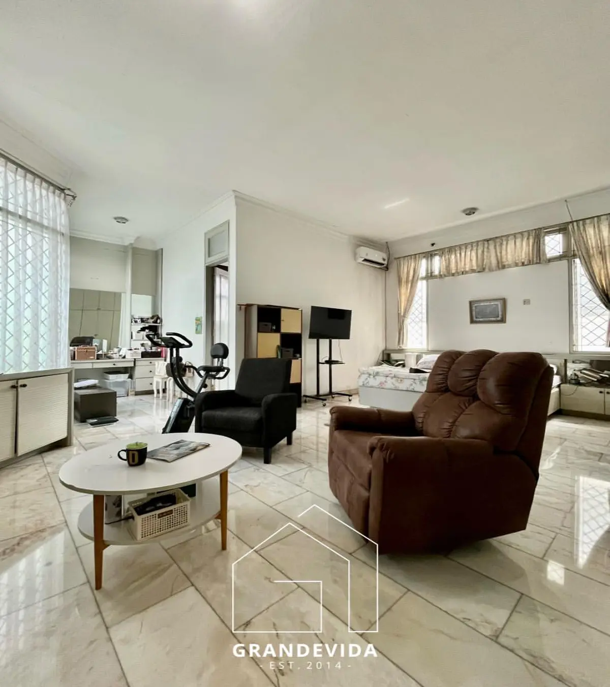Rumah dijual di Pondok indah Jakarta Selatan - Jual Rumah Gedung Hijau Pondok Indah Bangunan 2 Lantai