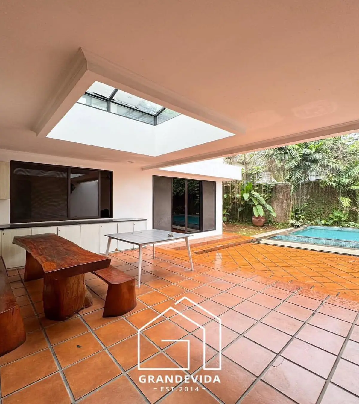 Rumah Kecapi Kemang Jakarta Selatan