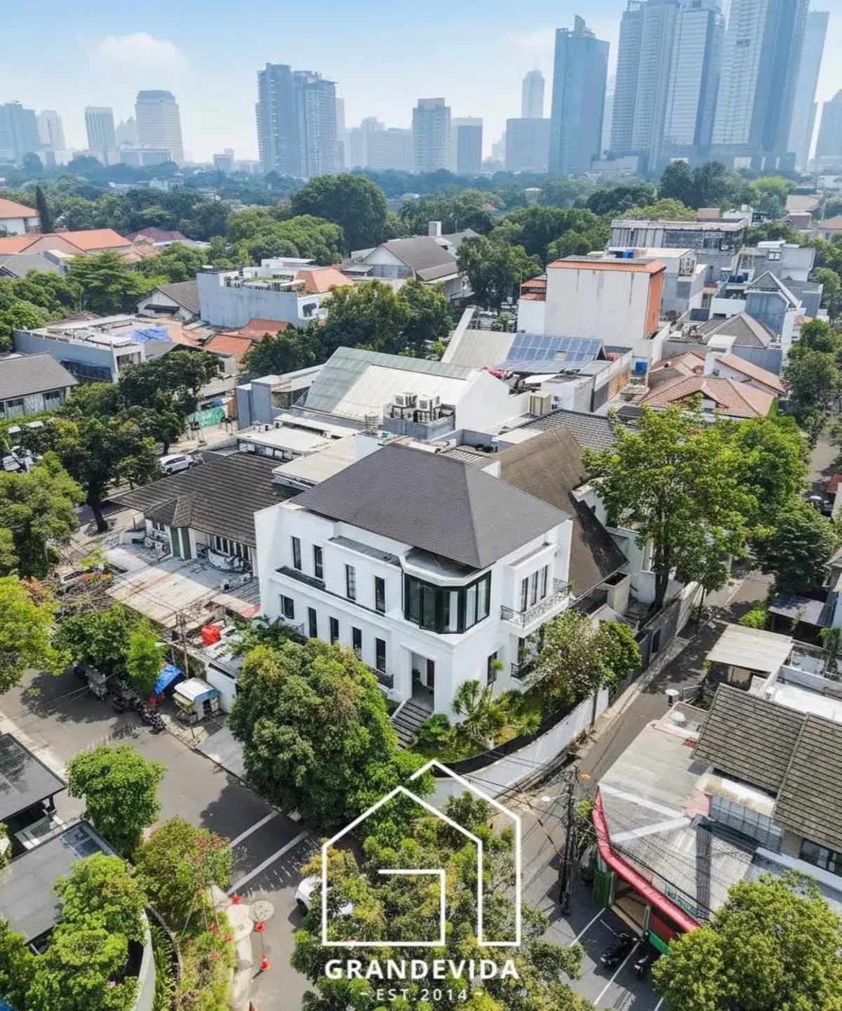 Rumah American Classic Dijual di Cipayung Kebayoran Baru