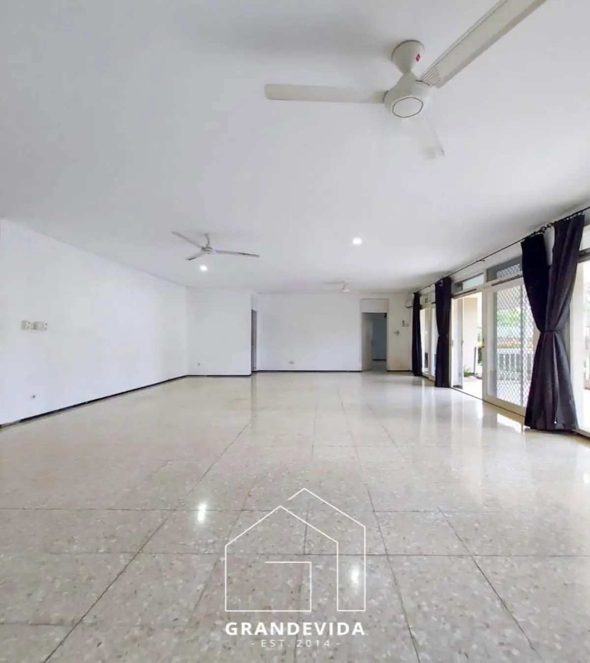 Rumah Dijual Kemang Jakarta Halaman Luas