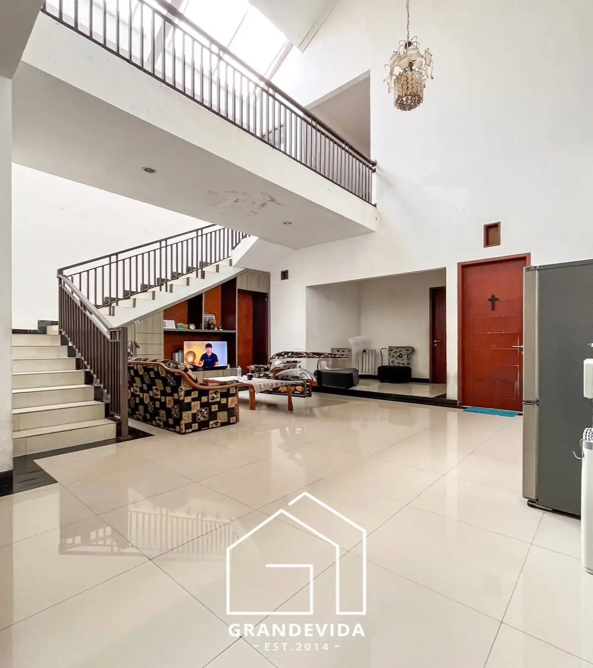 Rumah Dijual di Cilandak Jakarta Selatan Dekat MRT – LT 324 m², LB 480 m², SHM