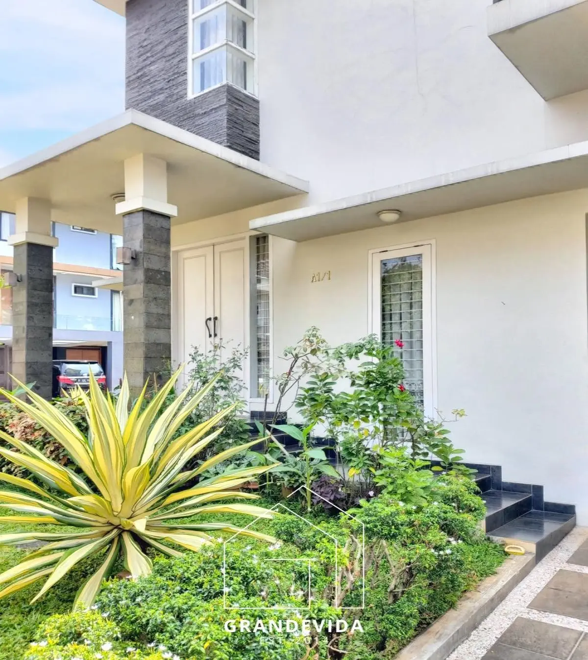 Rumah Dijual Lebak Bulus Jakarta Selatan – LT 313 m², Unit Pojok, Dekat 2 MRT, SHM