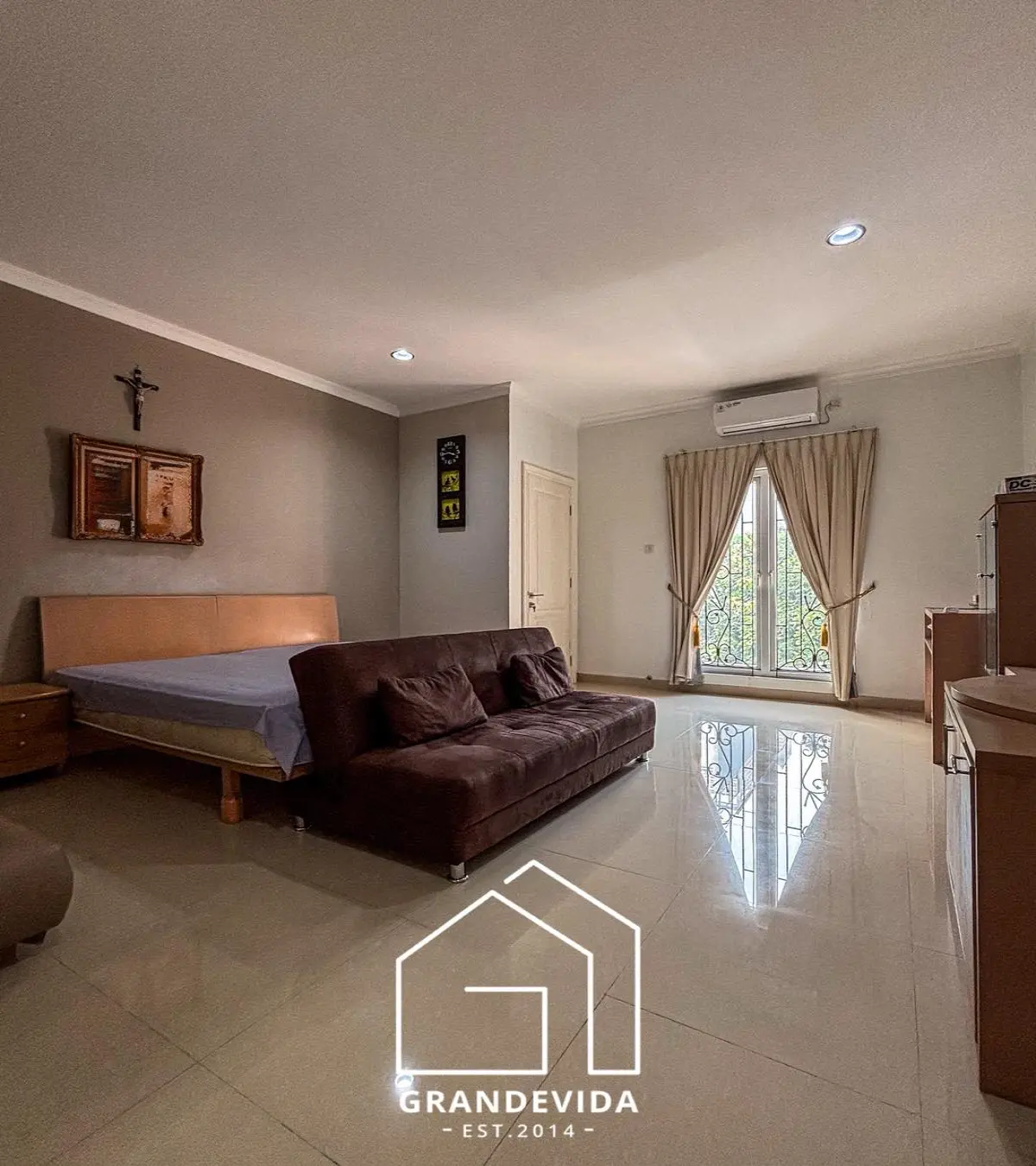 Rumah Dijual Pondok Indah 3 Lantai LT 193 m² LB 450 m² – Rp10 M