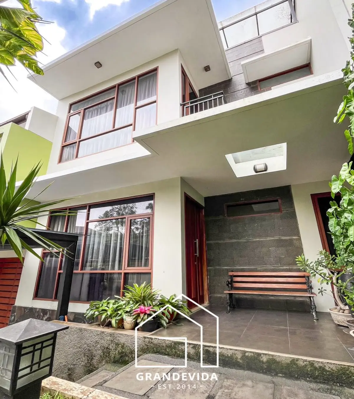 Rumah Dijual Pondok Indah 3 Lantai + Private Pool LT 259 m² LB 500 m² – Rp11 M