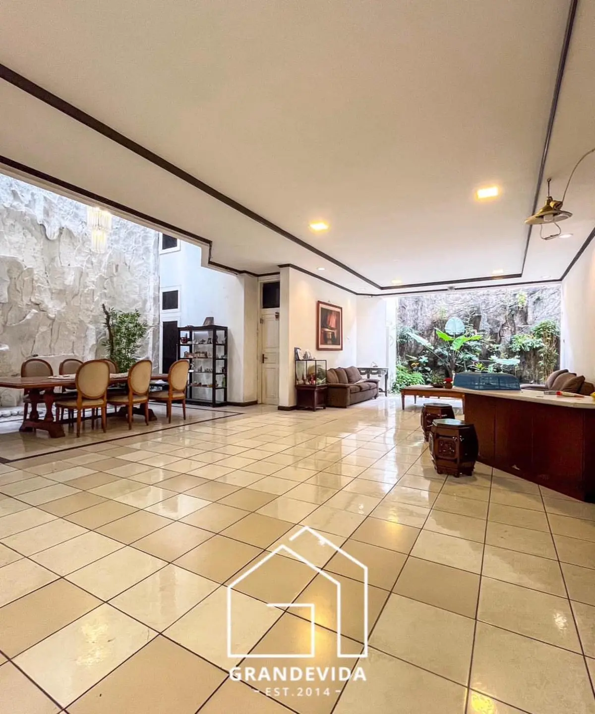 Rumah Dijual Pondok Indah 2 Lantai Terawat LT 282 m² SHM – Rp14 M