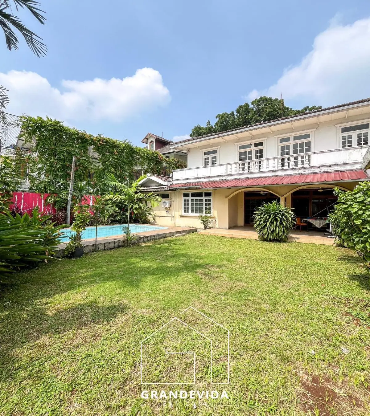 Rumah Tanah Luas Dijual di Pondok Indah dalam Kompleks Elit – LT 706 m², Private Pool