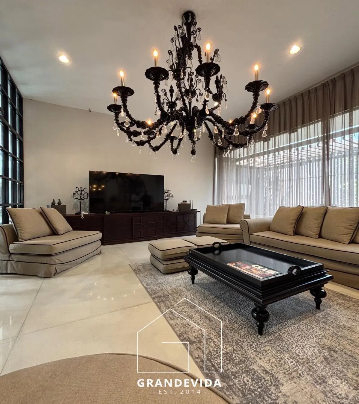 Rumah Dijual Kebayoran Baru LT 890 m² LB 1.200 m² – Private Pool & SHM