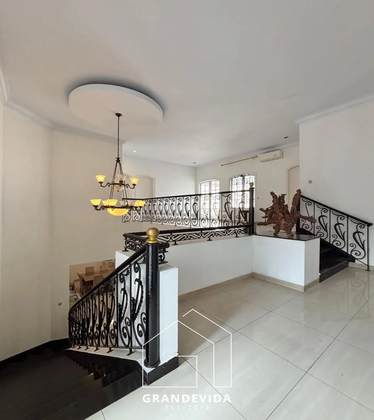 Rumah New Renovated Dijual di Kebayoran Baru — Lokasi Elite, Siap Huni