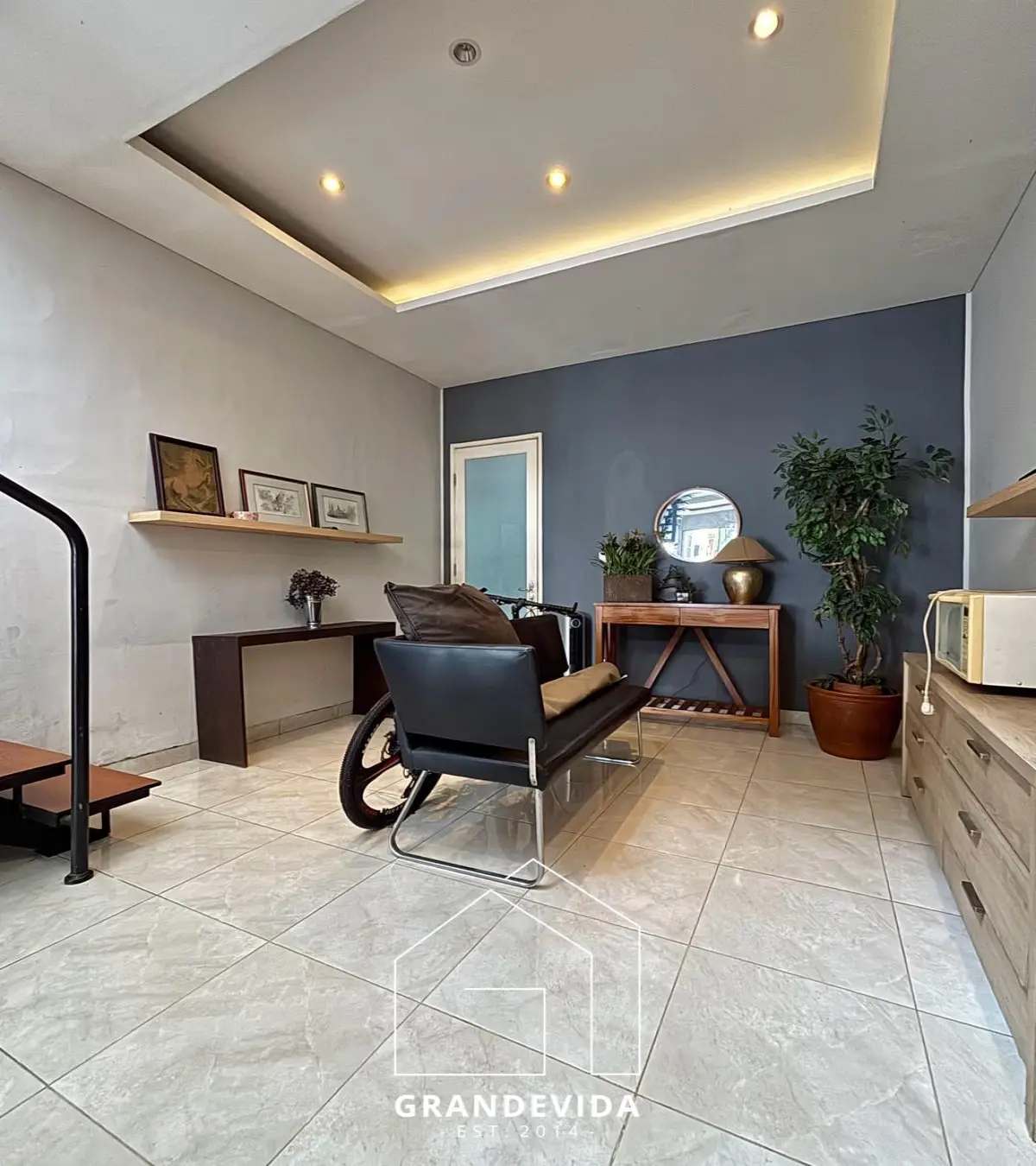 Dijual RUMAH 3 LANTAI | SIAP HUNI | LOKASI STRATEGIS