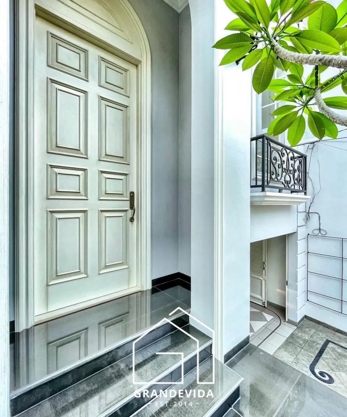 Rumah Dijual & Disewa di Cipete Jakarta Selatan – 3 Lantai + Rooftop, LT 154 m² LB 396 m²