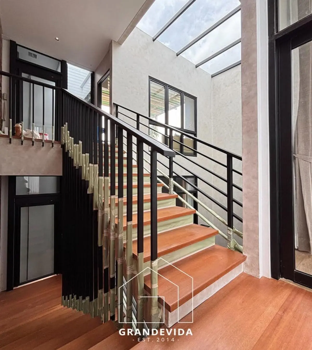 Luxury Townhouse Brand New Dijual di Kebayoran Baru — 3 Kamar, Private Elevator, Rooftop City View