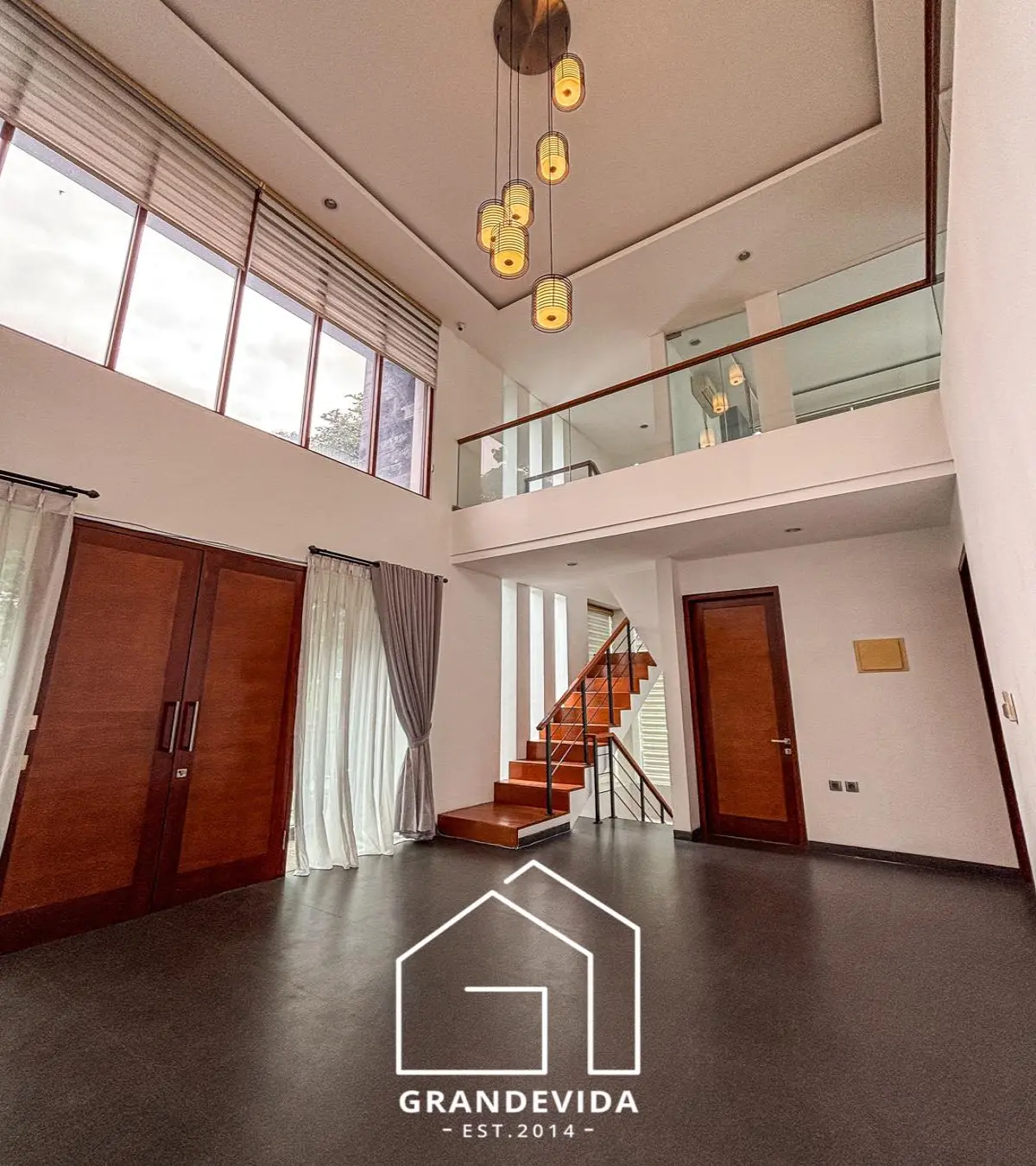 Rumah Townhouse Dijual di Veteran Jakarta Selatan — LT 166 m², LB 250 m², 4 Kamar, SHM Rp 5,4 M
