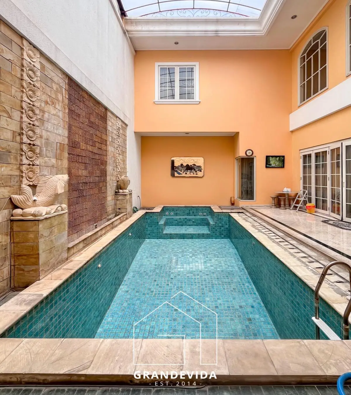 Rumah Dijual di Kuningan Jakarta Selatan – Posisi Hook, LT 604 m² LB 800 m²