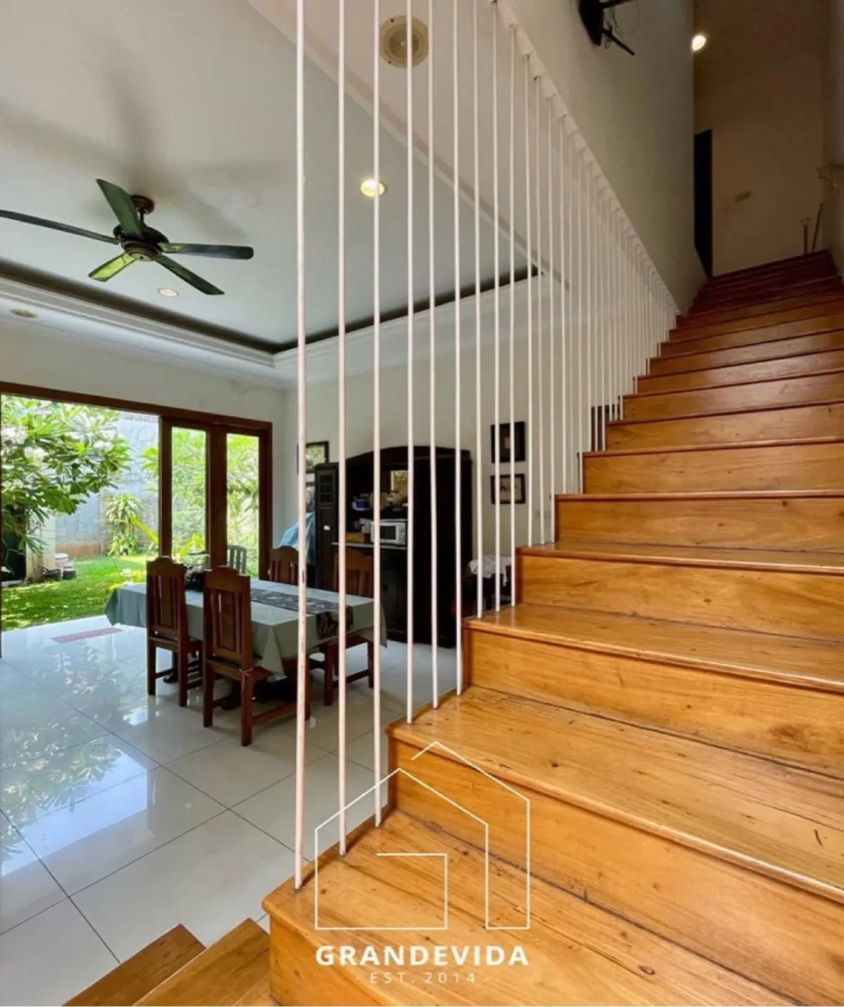 Rumah Dijual Kebayoran Lama Modern Tropical LT 288 m² LB 291 m² SHM Rp 6,5 M