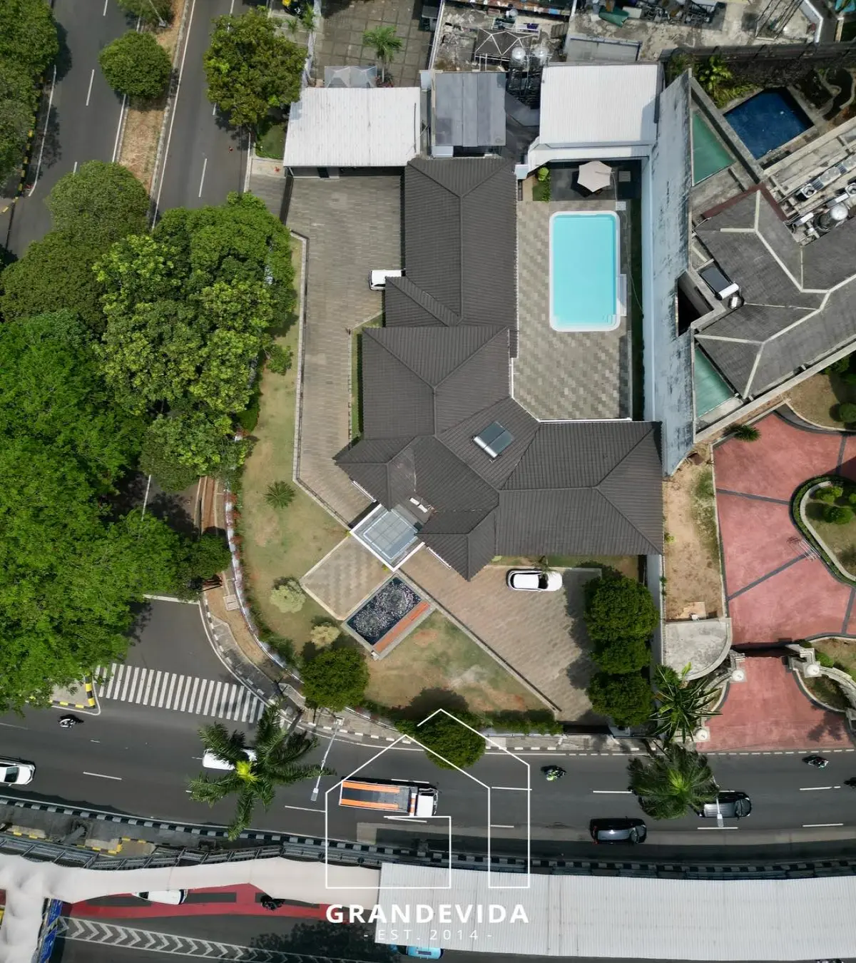 Luxury House Dijual Pondok Indah – Modern Tropical, LT 1.700 m², LB 1.100 m², Private Pool, Rp95 M