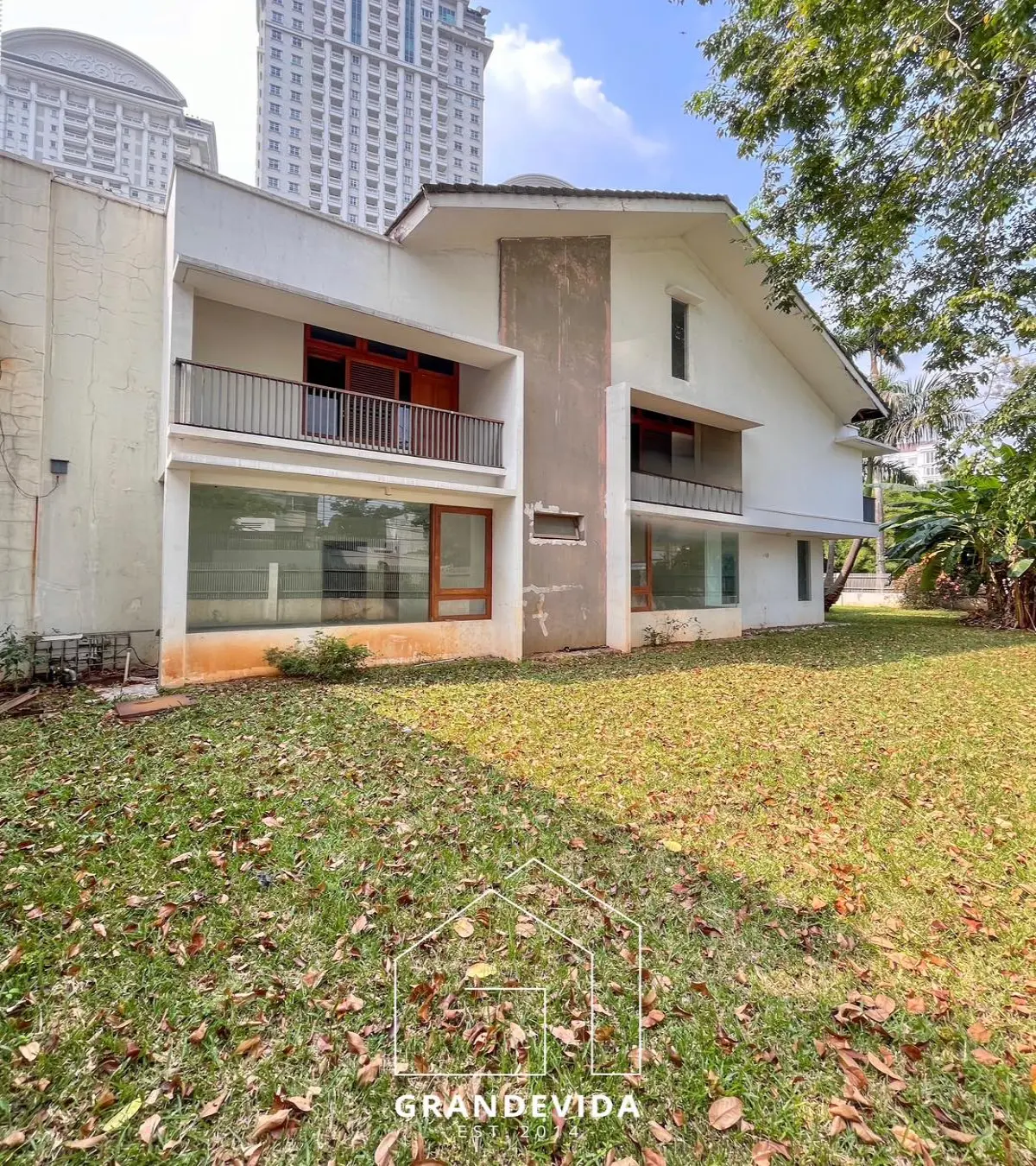 Rumah Hitung Tanah Dijual di Permata Hijau, Posisi Hook, LT 783 m², SHM – Rp43 Miliar Nego
